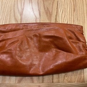 Hobo  clutch